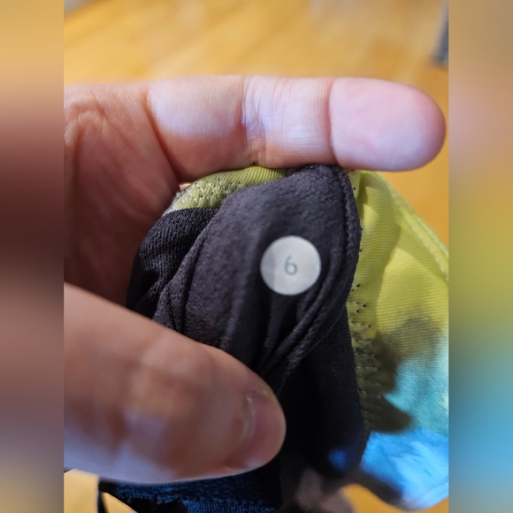 Lululemon tank top with built in bra - Picture 4 of 4